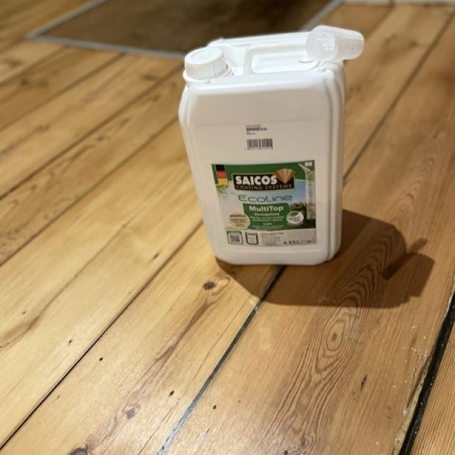 wood-floor-cleaning-1-kireth-ai
