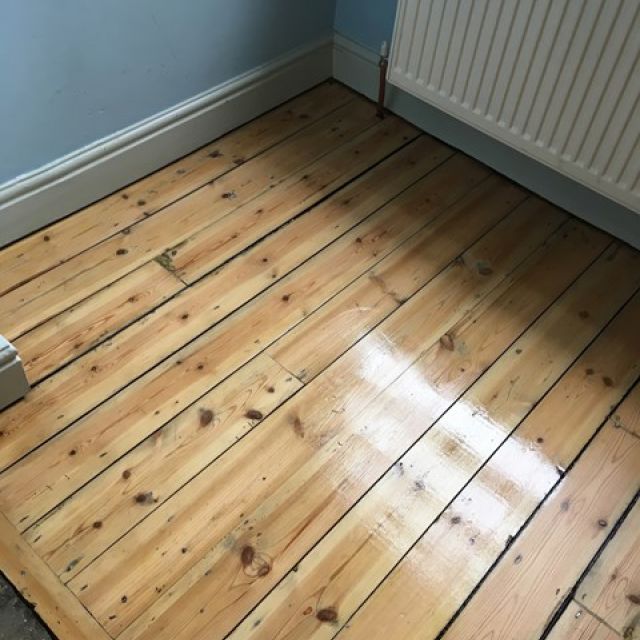 solid-hardwood-floor-sanding-2-kireth-ai