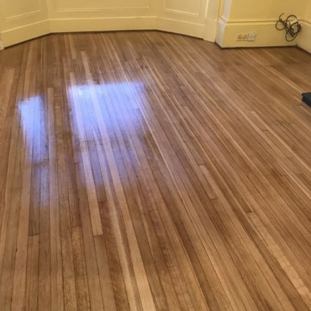 solid-hardwood-floor-sanding-5-kireth-ai
